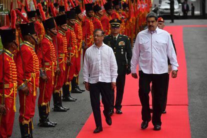 El jefe de Estado colombiano fue recibido con honores en el palacio presidencial de Miraflores, en Caracas, el 1 de noviembre de 2022.