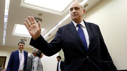 El exministro del Interior Jorge Fernández Díaz, en abril de 2017, cuando tuvo que comparecer en la comisión de investigación de la llamada 'policía patriótica'.