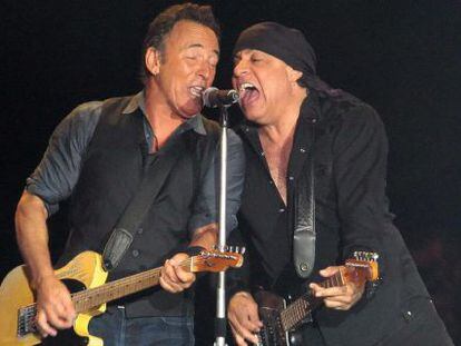 Springsteen (i) y Steven Van Zandt (d).