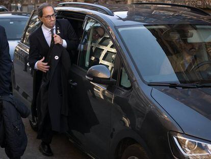 Quim Torra, entra a su vehiculo tras la ofrenda floral a la tumba del expresidente catalan Francesc Macia, en 2018.