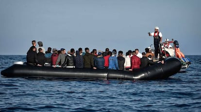 Rescate de 74 migrantes este lunes a 24 millas naúticas de Libia.