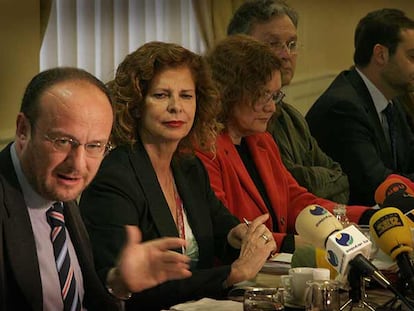 Rafael Rubio y Carmen Alborch, ayer, durante la presentación del programa electoral.