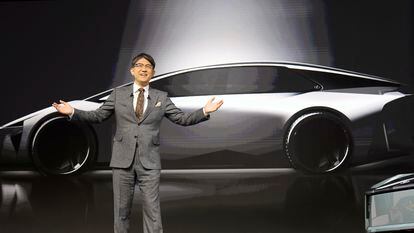 El presidente de Toyota, Koji Sato, la semana pasada en el salón del automóvil de Tokio.