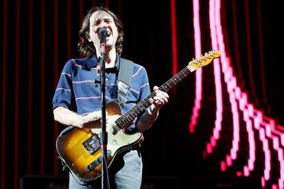 El guitarrista John Frusciante, de Red Hot Chili Peppers, durante el concierto.
