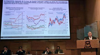 El gobernador del Banco de México, Agustín Carstens, este miércoles en la presentación de las nuevas previsiones.