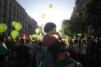 Concentración contra los recortes frente a la Consejería de Educación, en la calle de Alcalá.