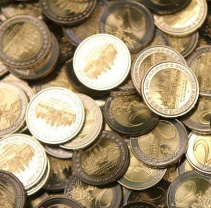 En la imagen, monedas de dos euros recién acuñadas