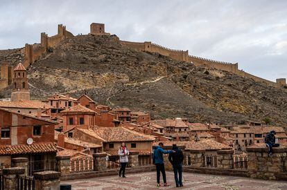 La muralla y el pueblo de Albarracín, en la provincia de Teruel.