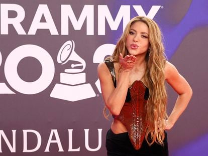 La cantante Shakira posa en la gala de los Premios Grammy Latinos 2023.