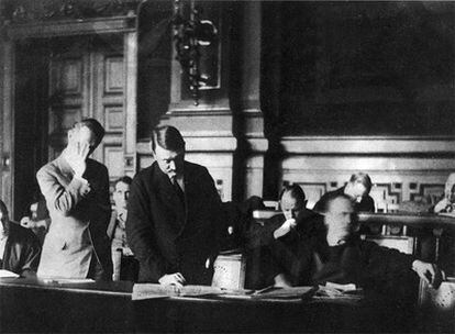 Hitler en un juzgado por el proceso contra Walter Stennes en 1932. Foto: The Granger Collection