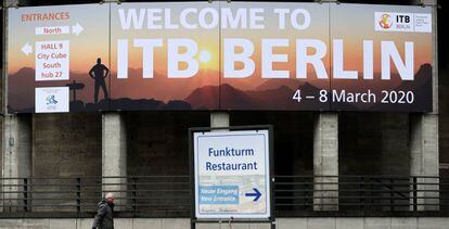 Carteles de la Feria Internacional de Turismo de Berlín, que ha sido cancelada este año por la expansión del coronavirus.