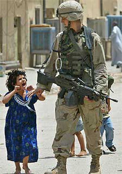 Un soldado de EE UU, ayer, en Bagdad.