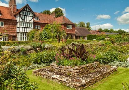 El jardín diseñado en 1908 por Gertrude Jekyll en Upton Grey, Hampshire.