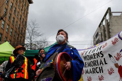 La Marcha Conmemorativa de la Mujer anual de Vancouver (Canadá), por las mujeres indígenas desaparecidas y asesinadas y las personas de género diverso, el 14 de febrero de 2022.