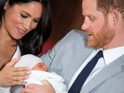 Enrique y Meghan presentan a su hijo Archie en el castillo de Windsor el 8 de mayo de 2018.