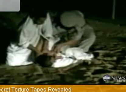 Imagen del vídeo donde el jeque Issa Ben Zayed tortura a un comerciante.