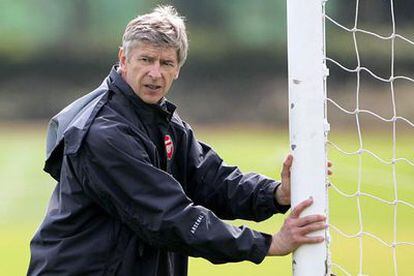 Arsène Wenger, durante un entrenamiento.