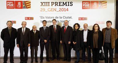 Foto de familia de los premios Ciutat dels Valors. 