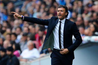 Luis Enrique, con su traje entallado, en un partido de esta temporada.