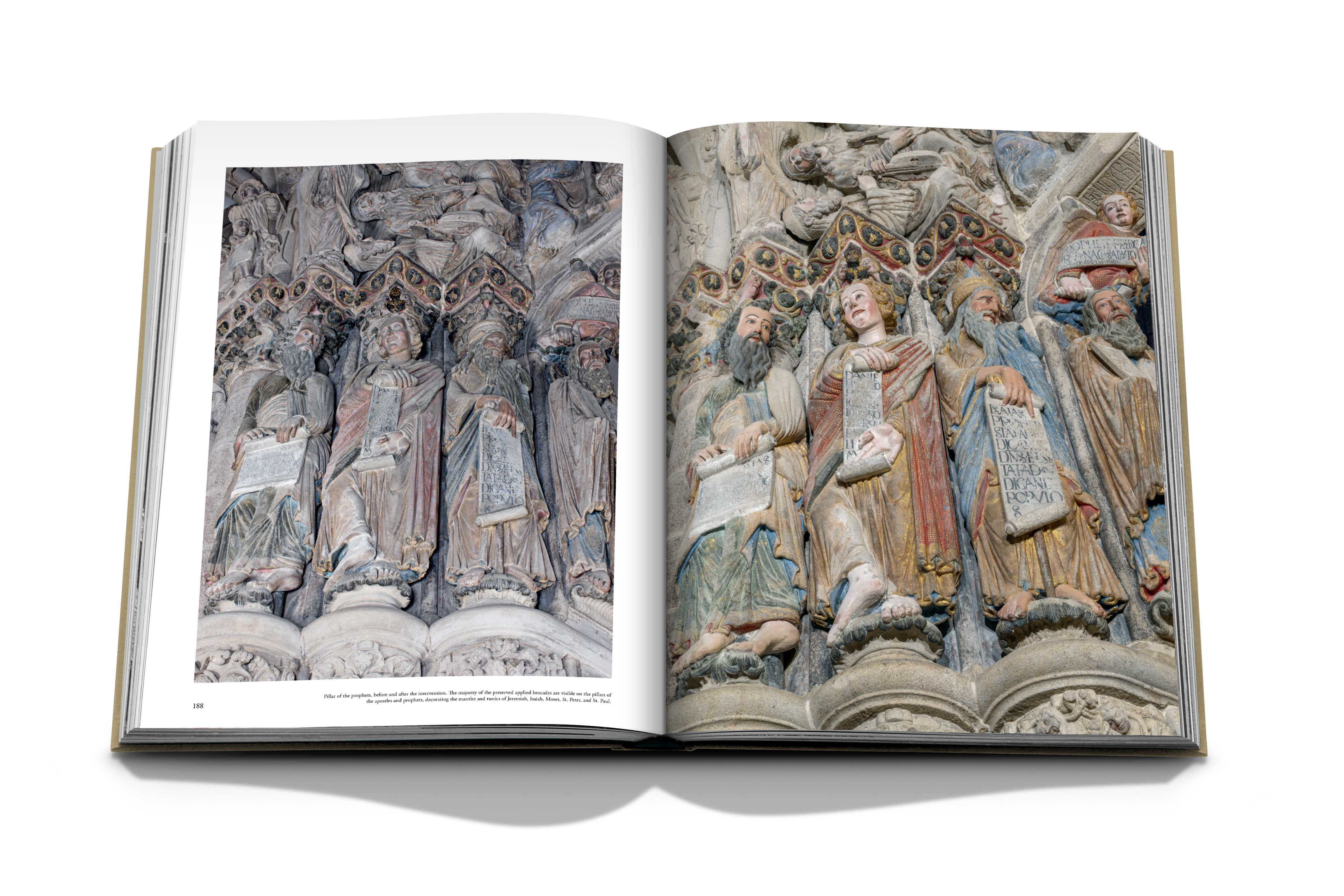 Imágenes del antes y el después de la intervención recogidas por el libro 'Pórtico de la Gloria: Una restauración'.
