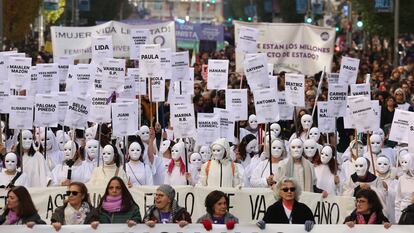 Manifestación contra la violencia hacia las mujeres en Madrid, esta mañana.