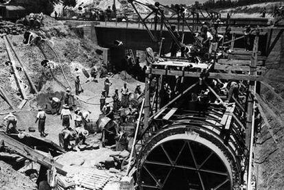 Presos republicanos, durante la construcción del Canal del Guadalquivir.