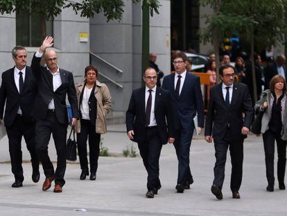 Desde la izquierda, Joaquim Forn, Raül Romeva, Dolors Bassa, Jordi Turull, Carles Mundó, Josep Rull y Meritxell Borràs, el año pasado a su llegada al Supremo.