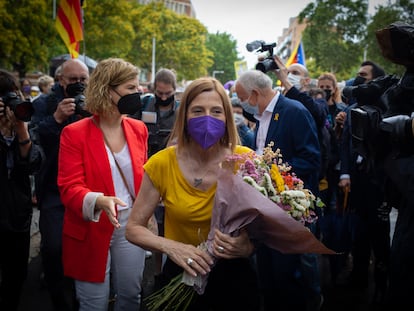 Carme Forcadell, a su salida de prisión en Barcelona, tras ser indultada el pasado junio.