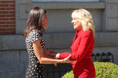 En la semana en la que la cumbre de la OTAN se celebra en Madrid, la primera dama de EE UU, Jill Biden, fue una de las primeras invitadas en llegar (lo hizo el domingo). La reina Letizia la recibió en el palacio de La Zarzuela el lunes por la mañana.