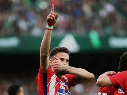 Saúl Ñíguez celebra su gol al Betis el domingo.