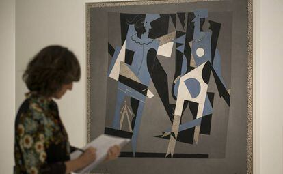 'Arlequí i dona amb collaret', 1917, de Picasso, en l'exposició 'Cubisme i guerra', al Museu Picasso.