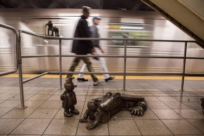 Esculturas de Tom Otterness en la estación de metro de la calle 14 con la Octava Avenida, en Nueva York.