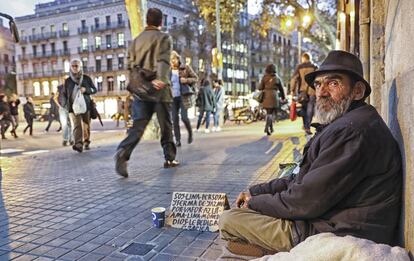 Un sense sostre a la plaça d'Urquinaona de Barcelona.