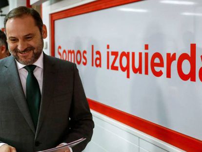 El Ministro de Fomento, José Luis Ábalos, durante la rueda de prensa tras la reunión de la ejecutiva federal del PSOE.