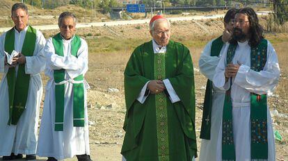 El arzobispo de Madrid en el poblado chabolista de El Gallinero. 
