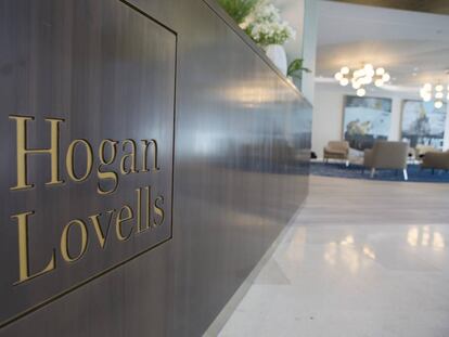 Hogan Lovells decide dejar de operar en Rusia