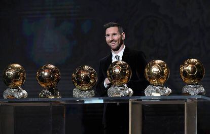 Messi, este lunes en París, con los seis balones de oro que ha ganado.