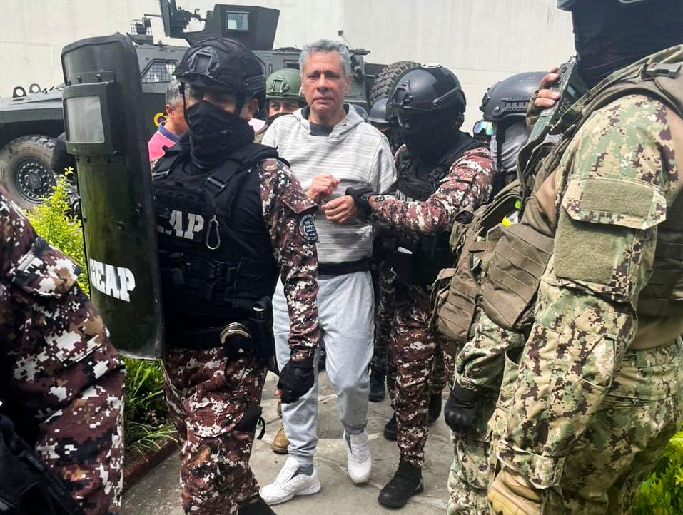Ecuador encierra a Jorge Glas en una cárcel de máxima seguridad ante la indignación internacional por el asalto a la embajada