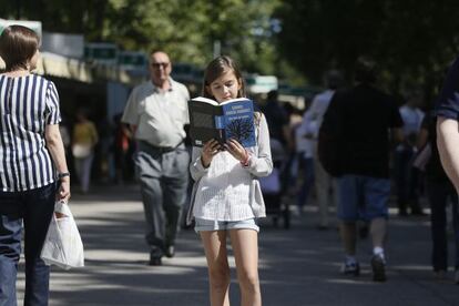 Marina Rodríguez Martínez, la primera lectora de 'Cien años de soledad' en el homenaje a García Márquez, ayer en la Feria del Libro.