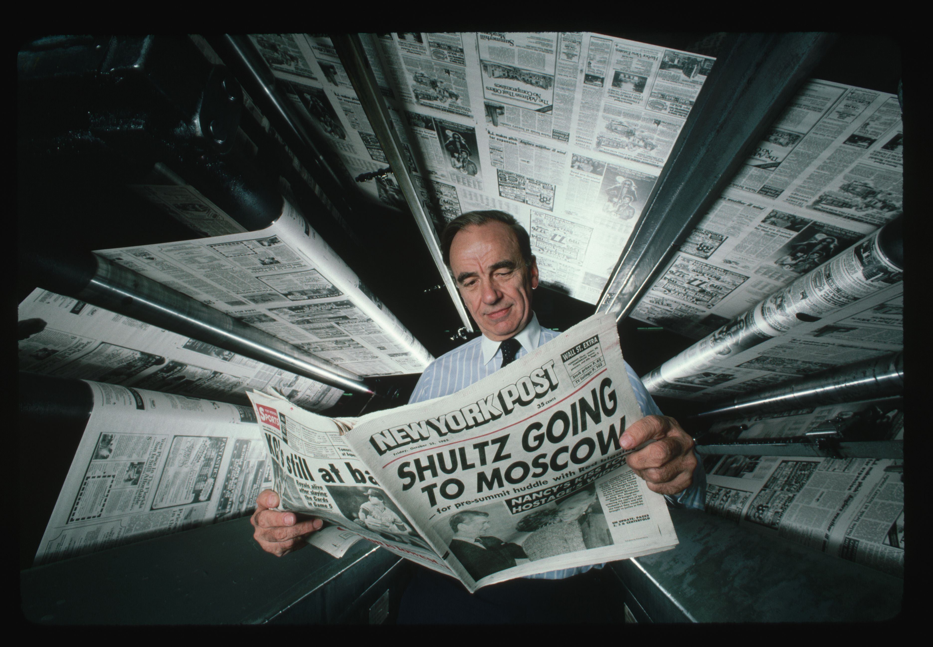 Rupert Murdoch, en la imprenta del 'New York Post', en octubre de 1985. 