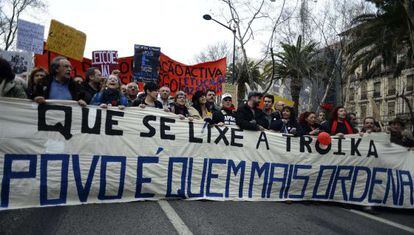 Manifestaci&oacute;n contra los ajustes impuestos por la troika, el 2 de marzo en Lisboa.