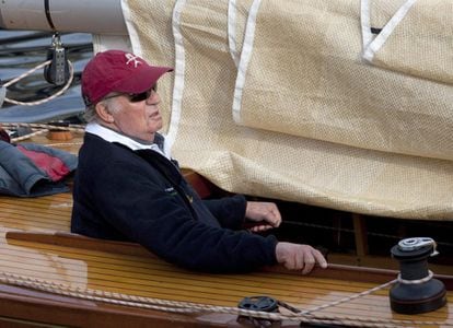 Juan Carlos I, en octubre de 2019, en Sanxenxo a bordo del velero clásico 'Ian', rebautizado como 'Bribón'.