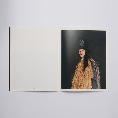 Interior del libro 'Hunt the Wren', de Andrew Nuding.