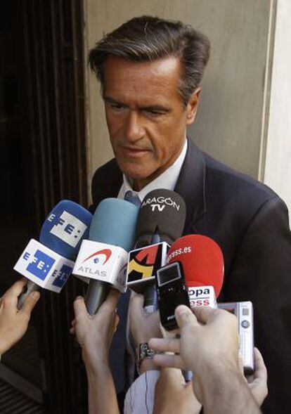 El eurodiputado Juan Fernando López Aguilar a su llegada a la sede del PSOE.