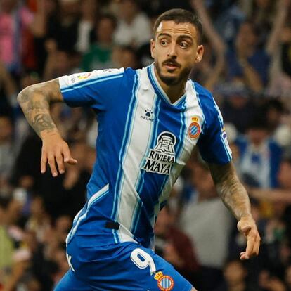 Soccer Football - LaLiga - Espanyol v Atletico Madrid - RCDE Stadium, Cornella de Llobregat, Spain - May 24, 2023 Atletico Madrid's Ivo Grbic and Espanyol's Joselu react REUTERS/Albert Gea