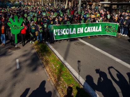 Manifestación organizada por la plataforma Som escola contra el 25% de de castellano en las aulas.