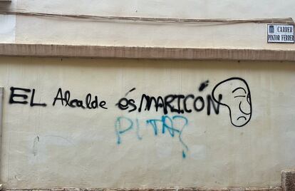 Pintada homófoba dirigida al alcalde de l'Alcora (Castellón), Samuel Falomir.