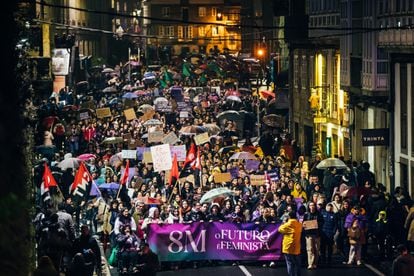 Vista de la manifestación organizada por el 'Movemento Feminista de Compostela', en Santiago.

