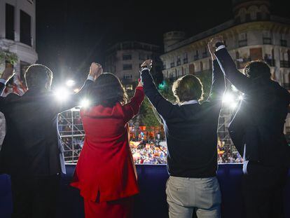 Pablo Casado, Isabel Díaz Ayuso, José Luis Martínez Almeida y Teodoro García Egea celebran la victoria del PP.