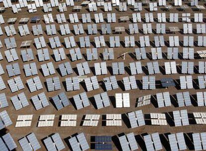 Los paneles solares, como los de la central de Tabernas en Almería, serán fabricados con grafeno a partir del año que viene.